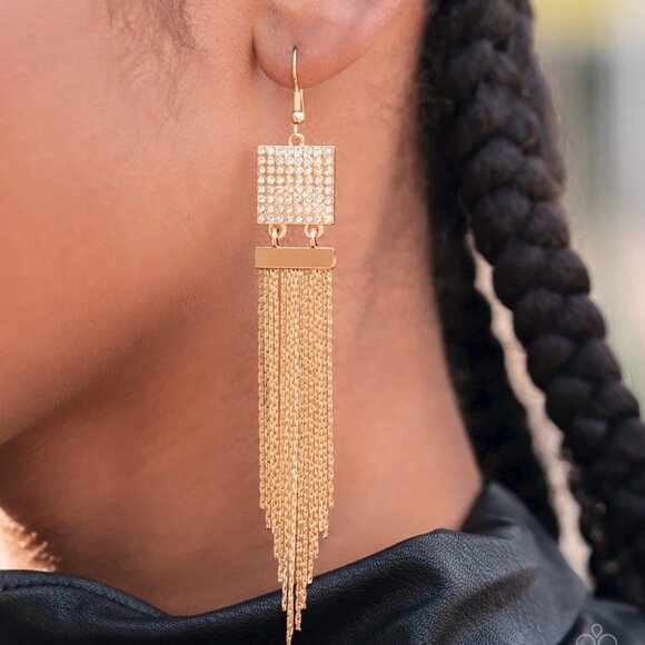 Paparazzi Jewelry Accessories - Dramatically Deco - Gold Earrings - Vintage - Picture 1 of 4